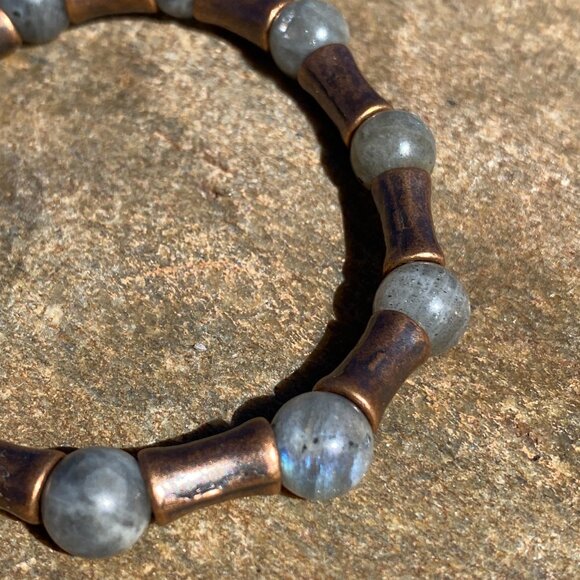 Wanderer and Gatherer - Labradorite and Metal bracelet - Picture 10 of 10